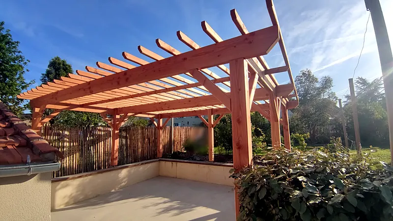 Pergola en douglas réalisée par Antho Rénova
